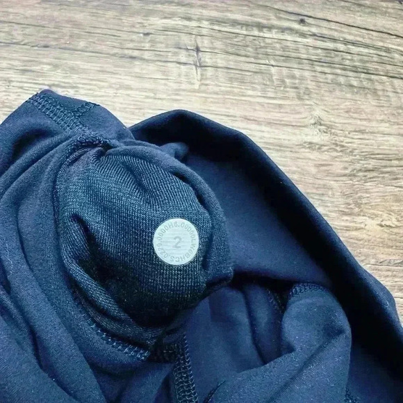 Lululemon Align™ High Rise Crop 17" size 2 - Picture 2 of 3